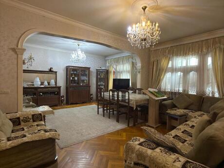5 otaqlı köhnə tikili - Azadlıq Prospekti m. - 130 m²