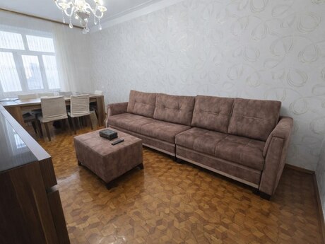 3 otaqlı köhnə tikili - Nəsimi r. - 85 m²