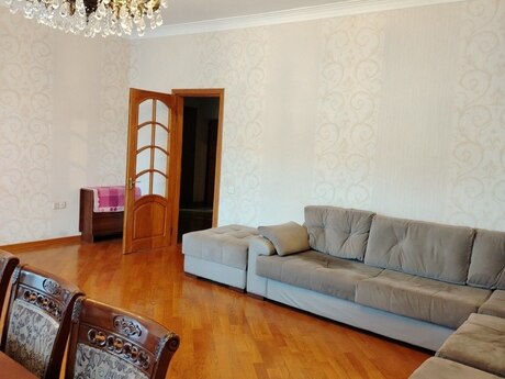 Elan №6032078 - Bakı, 8-ci mikrorayon q., 4 otaqlı, 130 m², 3/16 mərtəbə