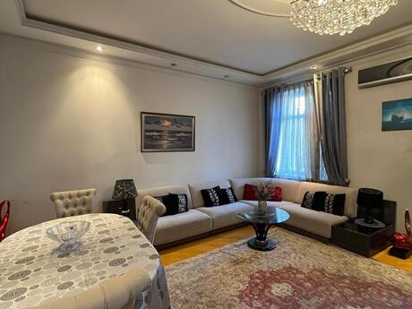 4 otaqlı köhnə tikili - Sahil m. - 120 m²