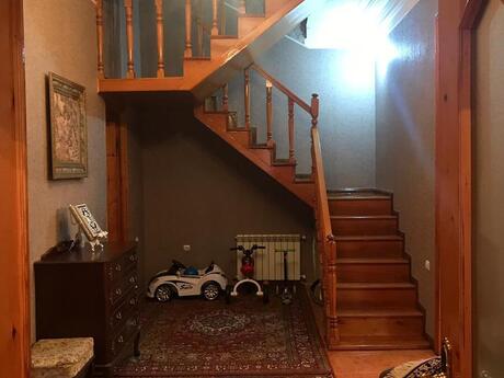 5 otaqlı həyət evi/bağ evi - Gənclik m. - 200 m²