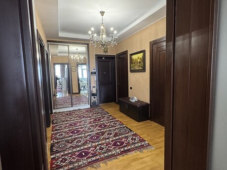 Elan №6032474 - Bakı, Elmlər Akademiyası m., 3 otaqlı, 147 m², 10/18 mərtəbə