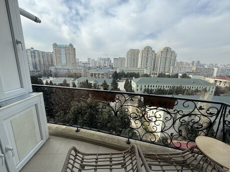 Объявление №6032474 - Баку, м. Элмляр Академиясы, 3-комн., 145 м², 10/18 этаж