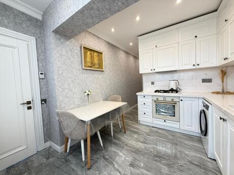 3 otaqlı köhnə tikili - Bakıxanov q. - 85 m²