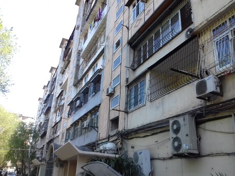 2 otaqlı köhnə tikili - Azadlıq Prospekti m. - 65 m²