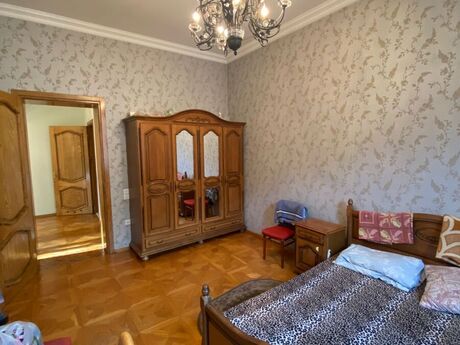 8 otaqlı həyət evi/bağ evi - Azadlıq Prospekti m. - 440 m²