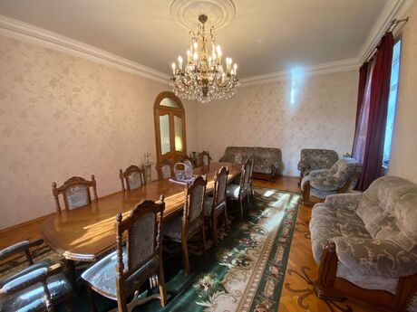 8 otaqlı həyət evi/bağ evi - Azadlıq Prospekti m. - 440 m²
