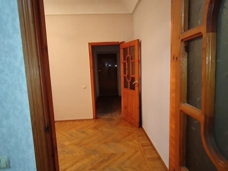2 otaqlı köhnə tikili - Elmlər Akademiyası m. - 55 m²