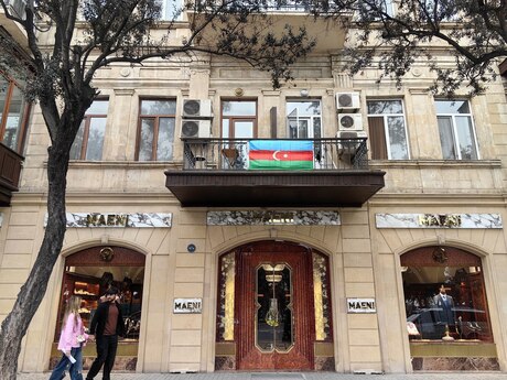 Elan №6033362 - Bakı, Sahil m., 4 otaqlı, 130 m², 2/4 mərtəbə