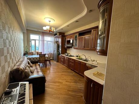 2 otaqlı köhnə tikili - Azadlıq Prospekti m. - 99 m²