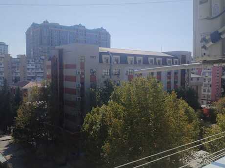 4 otaqlı köhnə tikili - Azadlıq Prospekti m. - 100 m²