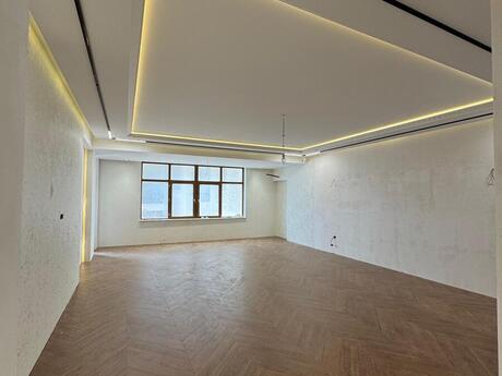 4 otaqlı yeni tikili - 28 May m. - 215 m²