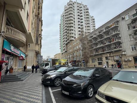 4 otaqlı yeni tikili - 28 May m. - 215 m²