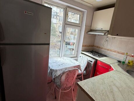 2 otaqlı köhnə tikili - Elmlər Akademiyası m. - 60 m²