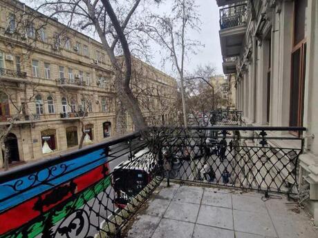 Elan №6033990 - Bakı, Sahil m., 4 otaqlı, 220 m², 2/4 mərtəbə