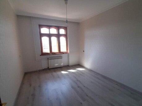 3 otaqlı köhnə tikili - Yeni Günəşli q. - 75 m²