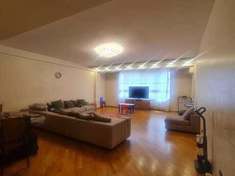 3-комн. новостройка - м. 28 мая - 185 м²