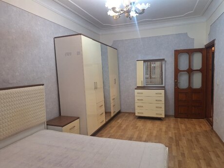 3 otaqlı köhnə tikili - Azadlıq Prospekti m. - 110 m²