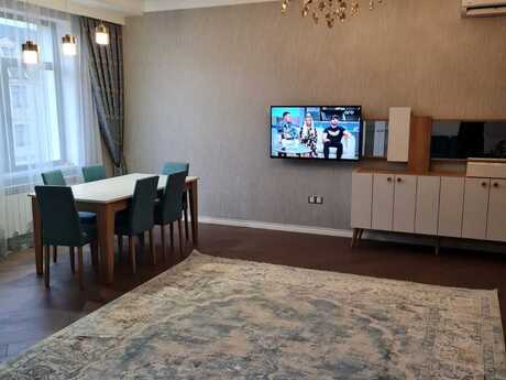 4 otaqlı yeni tikili - Ağ şəhər q. - 205 m²