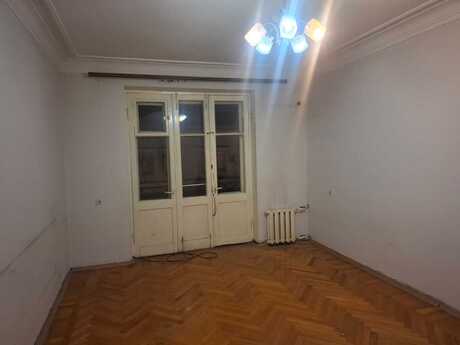 3 otaqlı köhnə tikili - 28 May m. - 90 m²