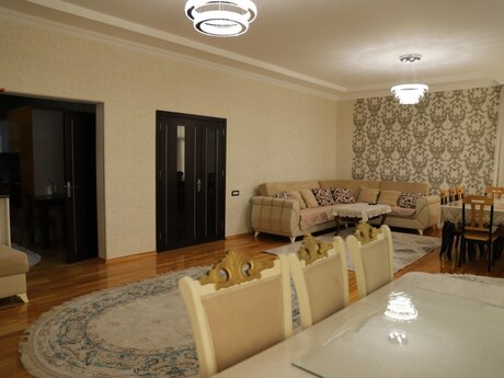 5 otaqlı həyət evi/bağ evi - Buzovna q. - 210 m²