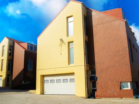 6 otaqlı həyət evi/bağ evi - İçəri Şəhər m. - 450 m²