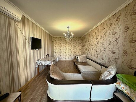 3 otaqlı köhnə tikili - Elmlər Akademiyası m. - 75 m²