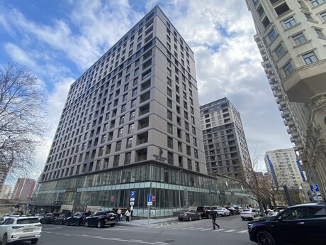 3-комн. новостройка - м. 28 мая - 143 м²