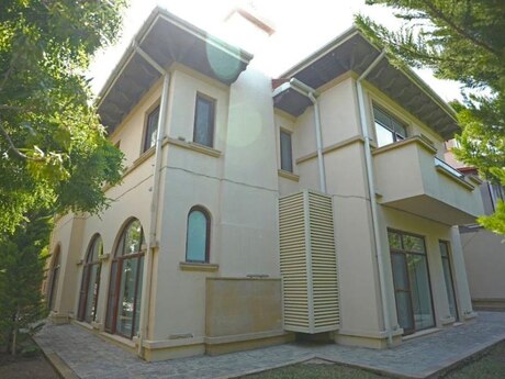 6 otaqlı həyət evi/bağ evi - Sea Breeze q. - 500 m²