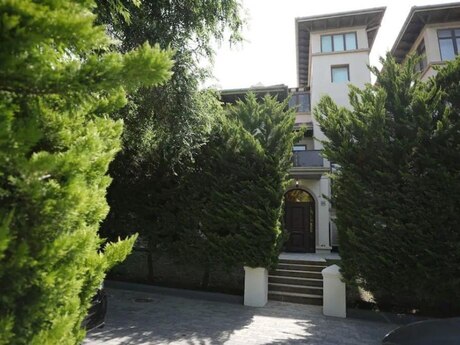 6 otaqlı həyət evi/bağ evi - Sea Breeze q. - 500 m²