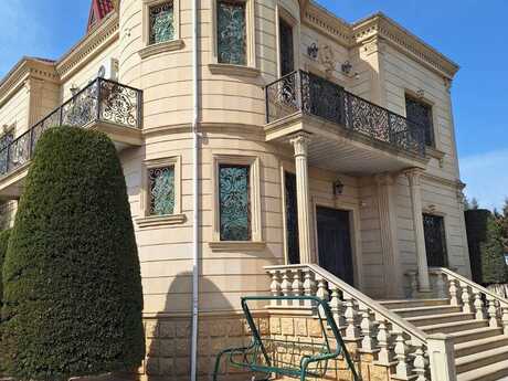 7 otaqlı həyət evi/bağ evi - Novxanı q. - 400 m²