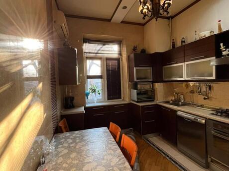 4 otaqlı köhnə tikili - Sahil m. - 120 m²
