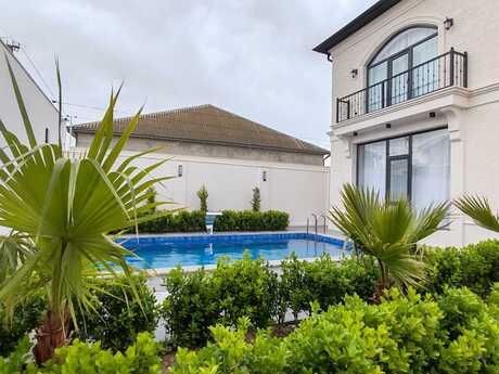 6 otaqlı həyət evi/bağ evi - Buzovna q. - 300 m²