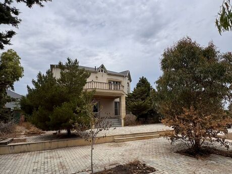 5 otaqlı həyət evi/bağ evi - Saray q. - 300 m²