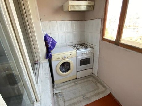 2 otaqlı köhnə tikili - 8-ci mikrorayon q. - 65 m²