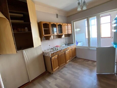 2 otaqlı köhnə tikili - 8-ci mikrorayon q. - 65 m²