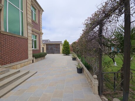 5 otaqlı həyət evi/bağ evi - Binə q. - 200 m²