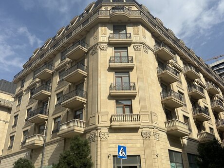 Obyekt - Ağ şəhər q. - 330 m²