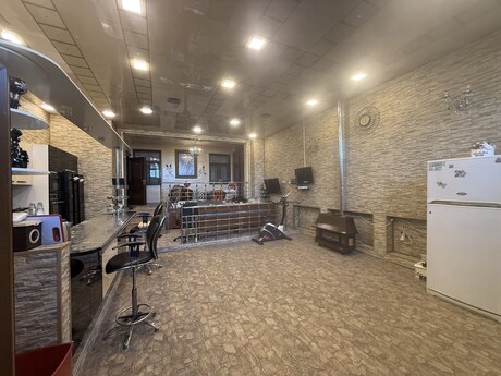 5 otaqlı həyət evi/bağ evi - İnşaatçılar m. - 350 m²