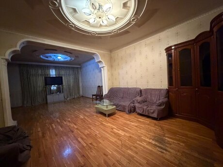3 otaqlı köhnə tikili - Bakıxanov q. - 100 m²