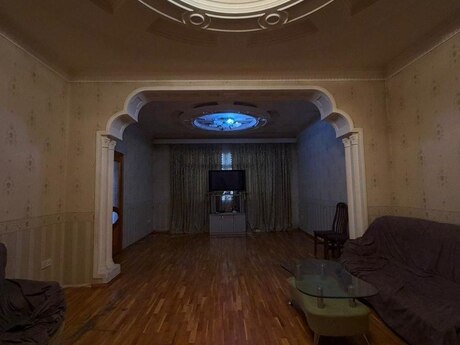 3 otaqlı köhnə tikili - Bakıxanov q. - 100 m²