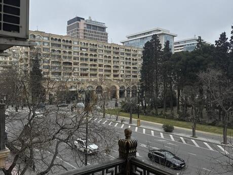 4 otaqlı köhnə tikili - Sahil m. - 120 m²