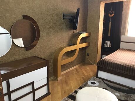 3 otaqlı köhnə tikili - Nəsimi m. - 75 m²