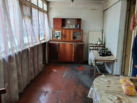 4 otaqlı köhnə tikili - Həzi Aslanov m. - 140 m²