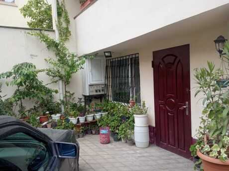 6 otaqlı həyət evi/bağ evi - İnşaatçılar m. - 420 m²