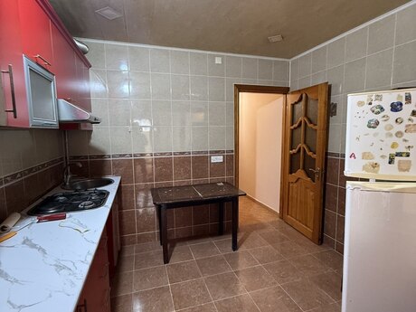 Sabunçuda 3 otaqlı köhnə tikili mənzil kirayə verilir, 100 m², 600 AZN/ay, şəkil 4 / 10