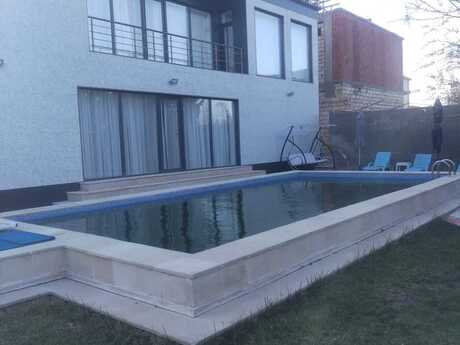 5 otaqlı həyət evi/bağ evi - Novxanı q. - 250 m²