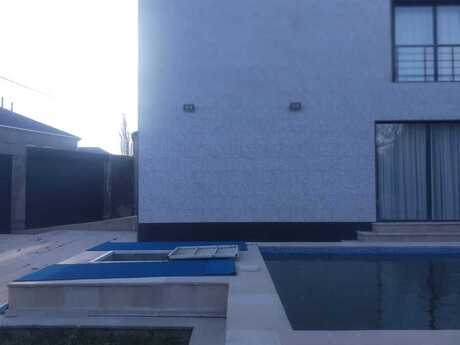 5 otaqlı həyət evi/bağ evi - Novxanı q. - 250 m²