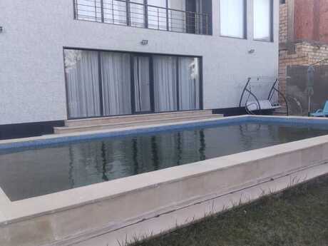 5 otaqlı həyət evi/bağ evi - Novxanı q. - 250 m²