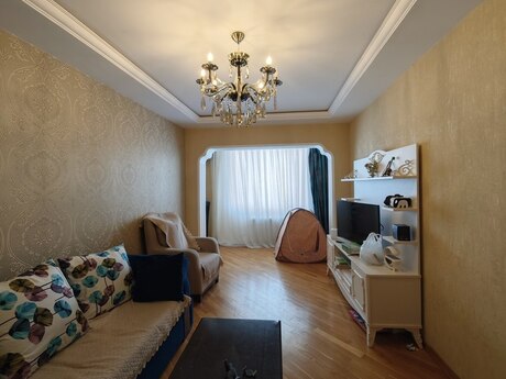 4 otaqlı köhnə tikili - Bakıxanov q. - 100 m²